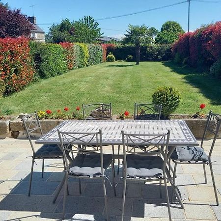 La Maison Bleue Saint-Sauveur-des-Landes ภายนอก รูปภาพ