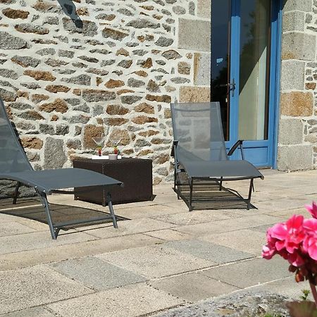 La Maison Bleue Saint-Sauveur-des-Landes ภายนอก รูปภาพ