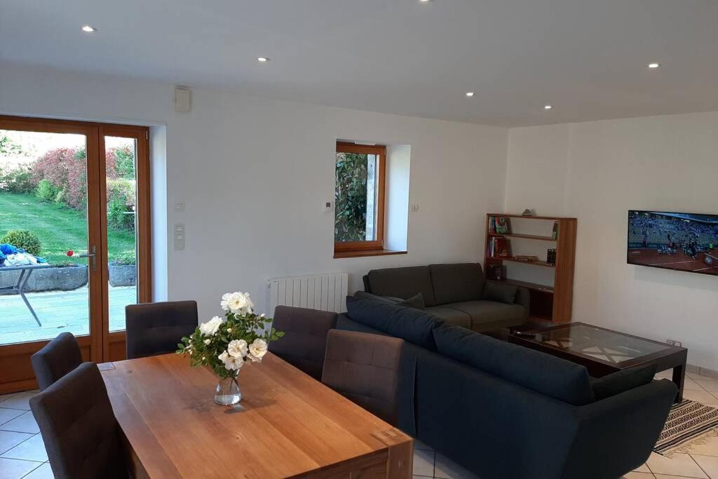 La Maison Bleue Saint-Sauveur-des-Landes ภายนอก รูปภาพ