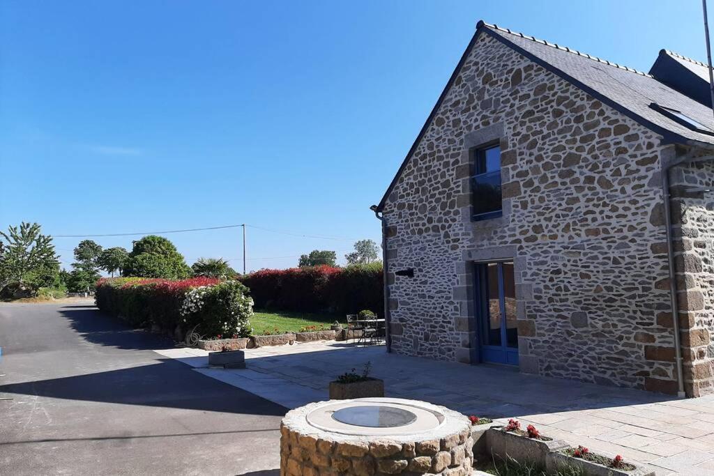 La Maison Bleue Saint-Sauveur-des-Landes ภายนอก รูปภาพ