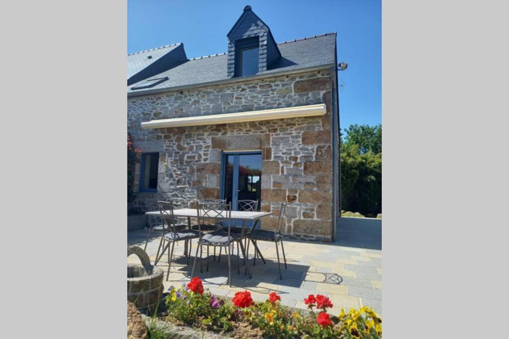 La Maison Bleue Saint-Sauveur-des-Landes ภายนอก รูปภาพ