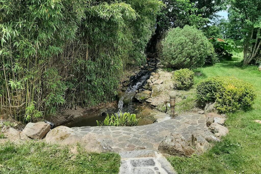 La Maison Bleue Saint-Sauveur-des-Landes ภายนอก รูปภาพ