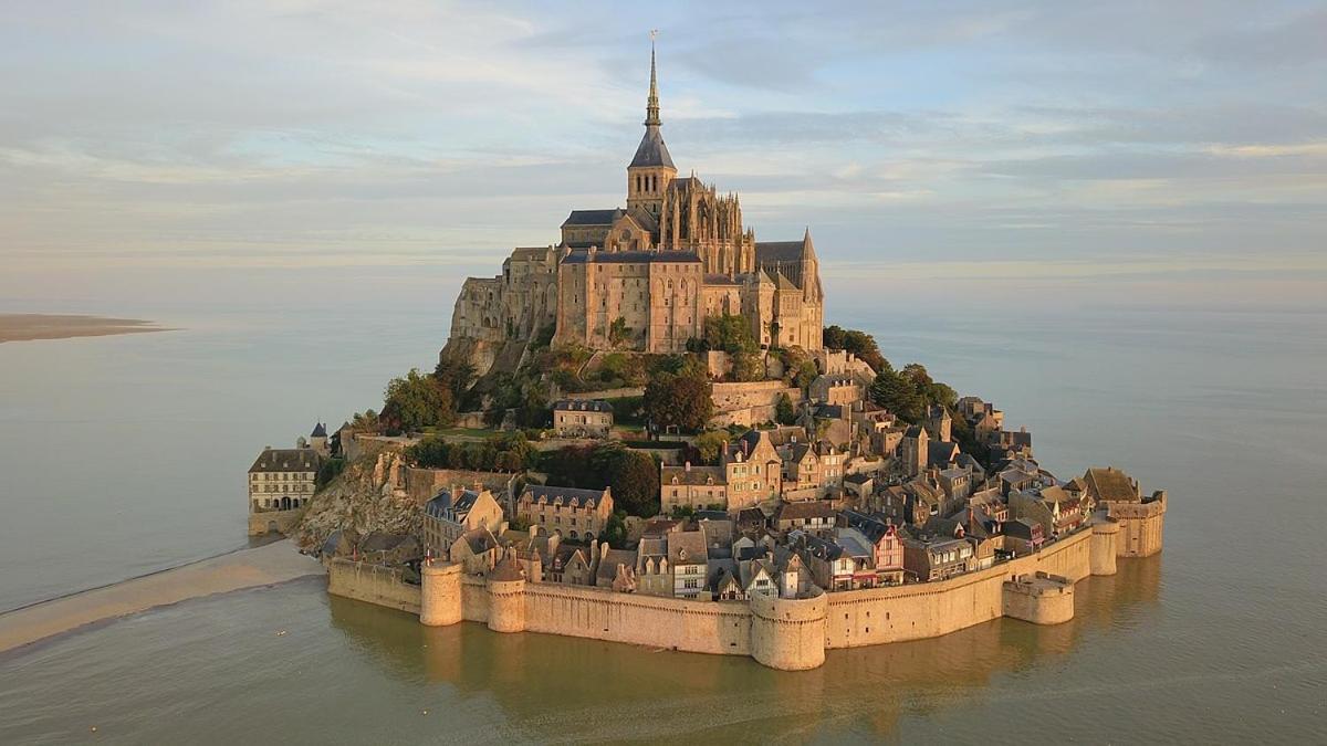 La Maison Bleue Saint-Sauveur-des-Landes ภายนอก รูปภาพ
