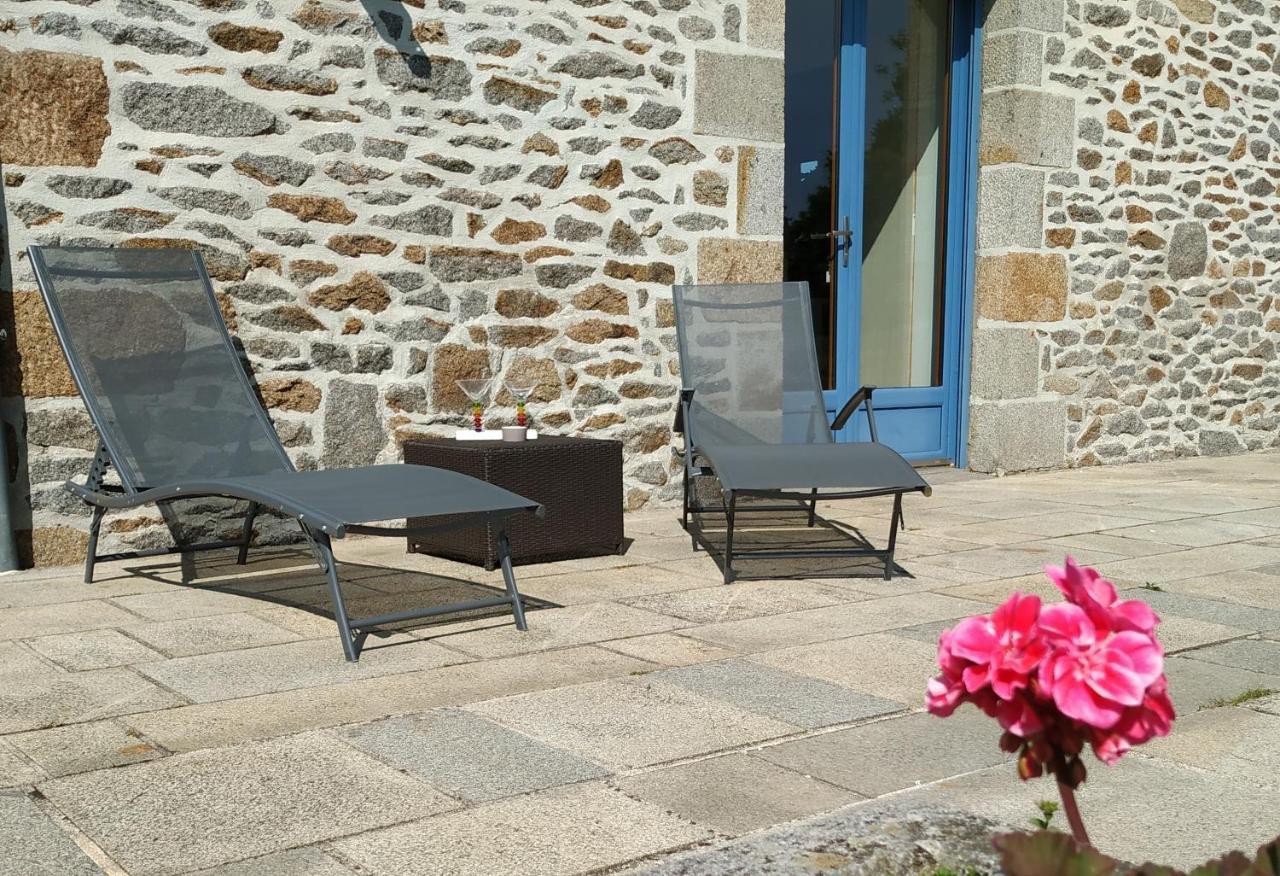 La Maison Bleue Saint-Sauveur-des-Landes ภายนอก รูปภาพ